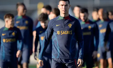 Cristiano Ronaldo phá vỡ im lặng về việc rời M.U
