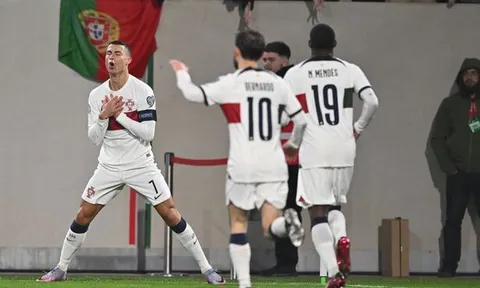 Cristiano Ronaldo trình làng kiểu ăn mừng mới