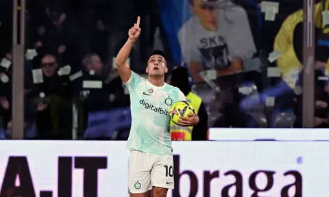 Cú đúp của Martinez đưa Inter lên ngôi nhì bảng