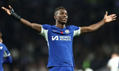 Cú hat-trick 'cắt đôi nỗi sầu' của Nicolas Jackson