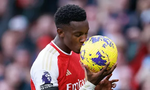 Cú hat-trick của Nketiah dọn đường cho bom tấn đến Chelsea