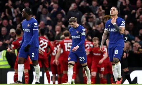 Cú hat-trick đánh sập Stamford Bridge, Chelsea kém Man Utd 7 điểm