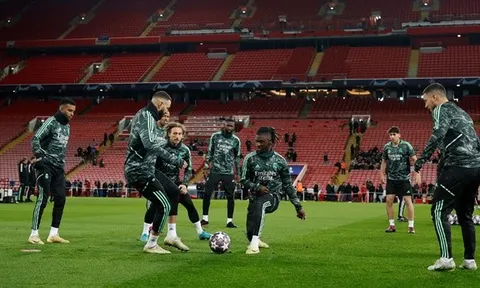 Cú hích Benzema; Độc lạ Camavinga