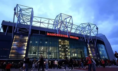 Cú hích Old Trafford giúp Man Utd "nằm trên đống tiền"