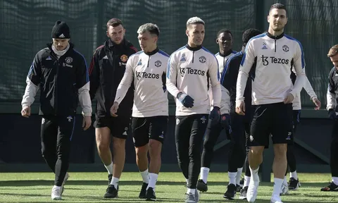 Cú hích xuất hiện; Bất ngờ với Sabitzer trên sân tập Man Utd