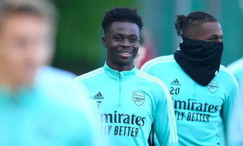 Cú hích xuất hiện, sân tập Arsenal có bầu không khí tuyệt vời