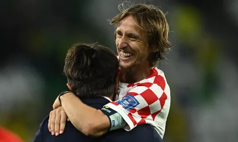 Cú lắc hông đẳng cấp của Modric