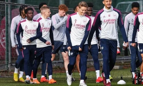 Cú sốc cho Arsenal trên sân tập; Nhạc trưởng số 1 tươi rói