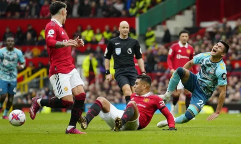 Cú sốc cho M.U! Casemiro bị phạt cực nặng vì tấm thẻ đỏ