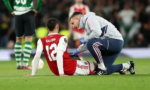 Cú sốc Saliba ập đến Arsenal