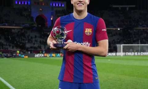 Ba câu trả lời của Barcelona sau chiến thắng trước Napoli