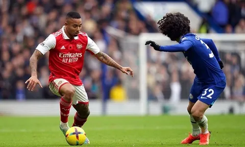 Cucurella làm điều ngớ ngẩn khiến Chelsea thủng lưới