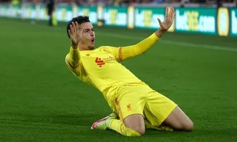 Đá số 8, số 10 và số 6, sao Liverpool không ngại đá luôn hậu vệ phải