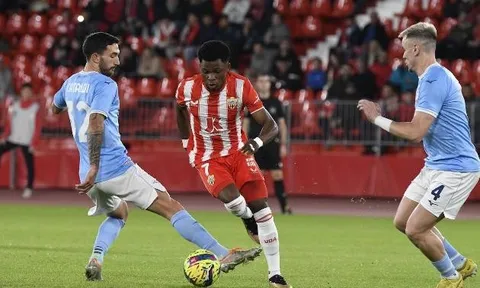 Cựu cầu thủ M.U lập hat-trick kiến tạo trong 5 phút cho Almeria