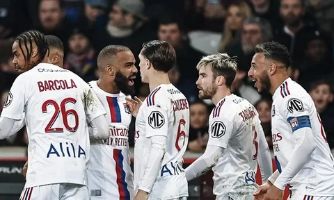 Cựu sao Arsenal hóa siêu dự bị, thiết lập cột mốc lịch sử
