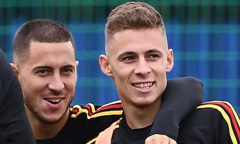 Cựu sao Chelsea tiết lộ lý do gây choáng khiến Hazard từ chối Bayern