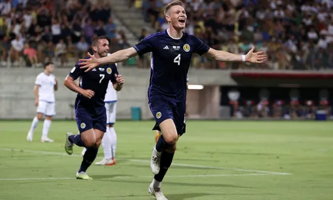 Điên rồ Scott McTominay