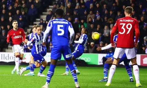 Sao Man United bùng cháy trước Wigan