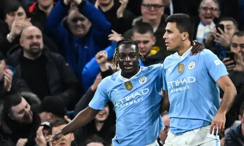 "Cỗ máy rê bóng" của Man City gây choáng