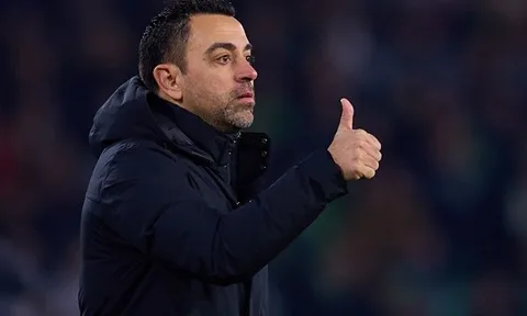 Xavi cảnh báo Barca về cuộc đua với Real Madrid
