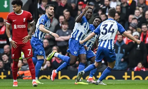 'Welbeck tung cú sút cháy lưới Liverpool'