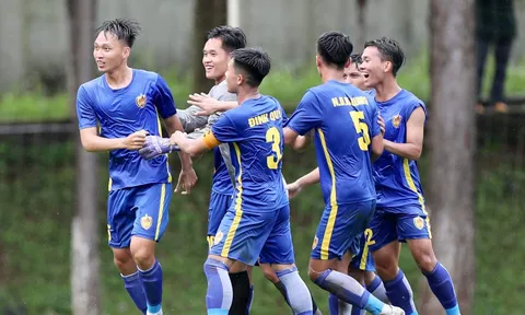 Đá V-League, HLV lo sợ cầu thủ non kinh nghiệm