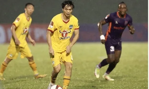 HAGL đánh rơi chiến thắng; VPF đáp trả bầu Đức