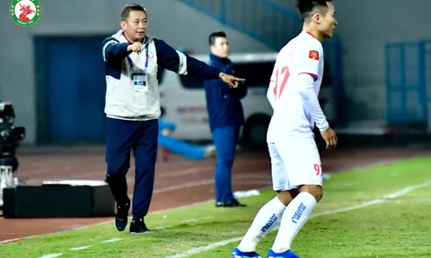 Dẫn dắt CLB V-League, HLV thừa nhận mất ăn mất ngủ