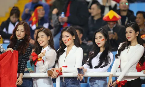 Dàn hot girl 'nóng cùng World Cup' đổ bộ sân Mỹ Đình