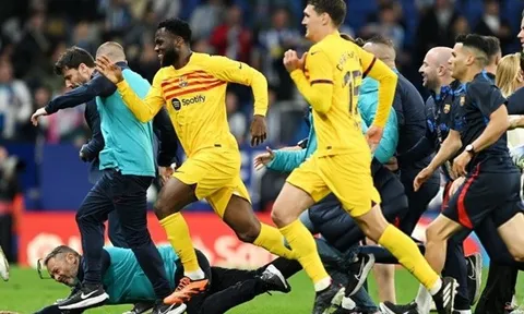 Dàn sao Barca chạy tán loạn vì bị CĐV quá khích truy đuổi