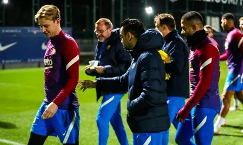 Dàn sao Barca hội tụ, quyết đem chiến thắng đầu tay về cho Xavi