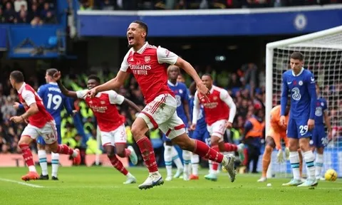 Đánh bại Chelsea, Arsenal trở lại ngôi đầu
