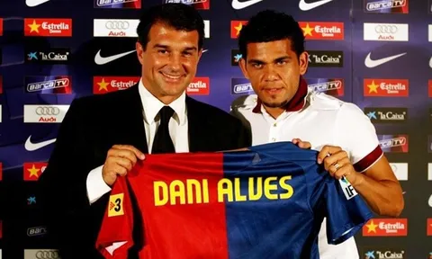 Dani Alves muốn trở lại thi đấu cho Barca