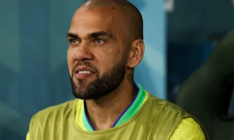 Dani Alves sẵn sàng đeo vòng giám sát để được tại ngoại