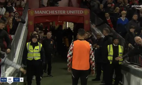 "Một nỗi ô nhục tuyệt đối ở Man Utd"