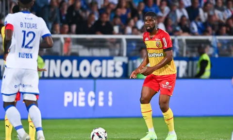 Mục tiêu của Man United xuất sắc hơn Mbappe