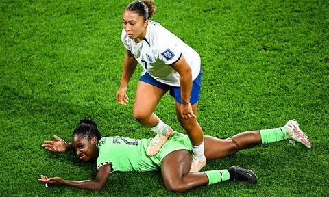 Đạp đối thủ, sao nữ tuyển Anh sẽ bị cấm thi đấu đến hết World Cup?