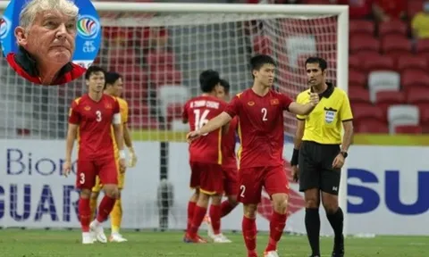 "Nếu tôi làm HLV Việt Nam, tôi sẽ cấm các cầu thủ dùng MXH trong giờ nghỉ"