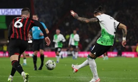 Darwin Nunez lập siêu phẩm, Liverpool tiến đến vòng 8 đội