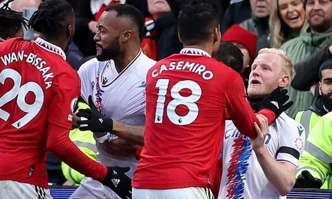 Đẩy Man Utd vào thế khó, Casemiro bị cấm mấy trận?