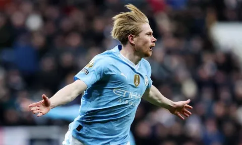 De Bruyne "làm hết", Man City ngược dòng ngoạn mục