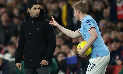 De Bruyne nổi cáu, chỉ mặt HLV Arteta