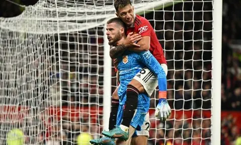 De Gea 'hóa chaos', M.U nhọc nhằn tiến sát Top 4
