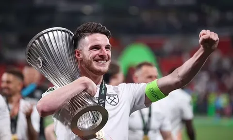 Declan Rice hé lộ tương lai sau chức vô địch C3