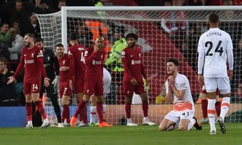 Declan Rice nói gì với Joe Gomez trong đường hầm Anfield?