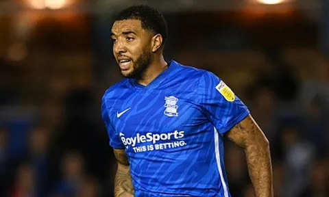 Sự nghiệp HLV của Troy Deeney: Bị sa thải trước khi nhận phiếu lương đầu tiên