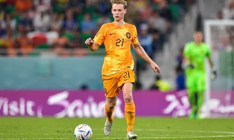 Frenkie de Jong thừa nhận Van Gaal đang 'giấu bài'