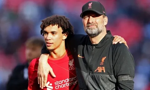 Đến lúc Liverpool làm mới Alexander-Arnold?