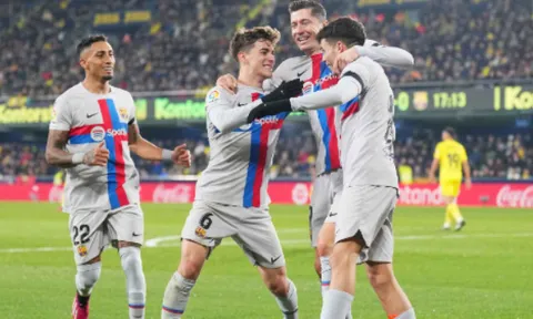Denis Irwin chỉ ra ngôi sao Barcelona buộc Man United phải dè chừng