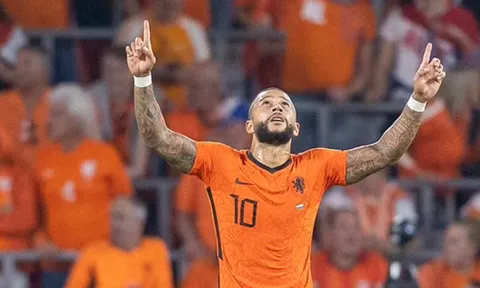 Depay phá kỷ lục mọi thời đại của Van Persie và Van Nistelrooy